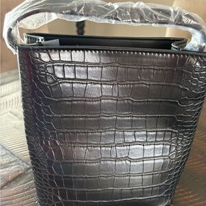 Elegant Black Crocodile-Embossed Men's Bag